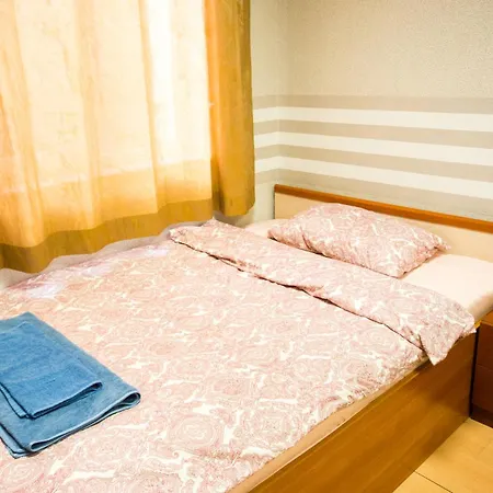 Downtown - 2 Separate - Relax - Up To 6 Guests Max *
