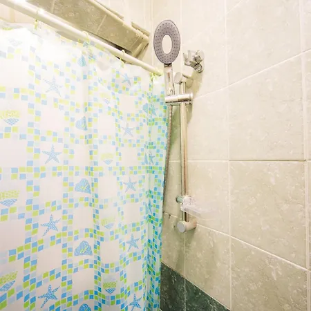 Summer Downtown - Compact Basic Flat - 1st Floor Apartment