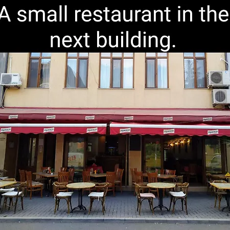 Apartment Downtown - 2 Separate - Relax - Up To 6 Guests Max Burgas