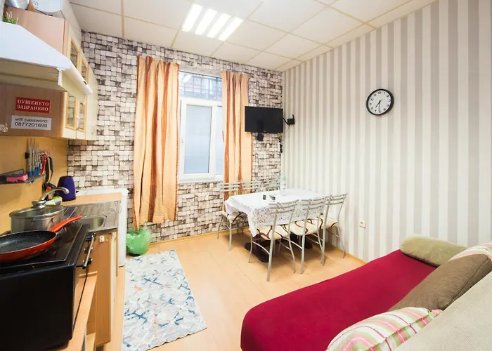 Apartment Summer Downtown - Compact Basic Flat - 1st Floor