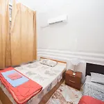 Summer Downtown - Compact Basic Flat - 1st Floor Daire