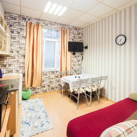 Daire Summer Downtown - Compact Basic Flat - 1st Floor