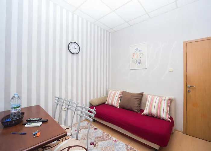 Apartment Summer Downtown - Compact Basic Flat - 1st Floor