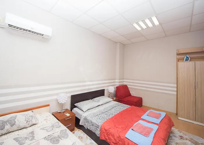 Apartment Summer Downtown - Compact Basic Flat - 1st Floor *